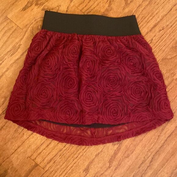 Stooshy mini skirt  - so cute - burgundy and black size M - Picture 1 of 6